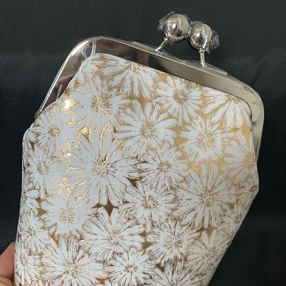 Handmade Vintage Style Genuine Leather Embossed Daisy Kisslock Phone Case/Pouch - Picture 8 of 12